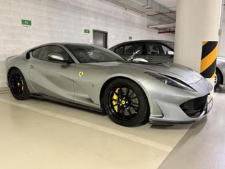 Ferrari 812 Superfast Lift/FullCarbon/černá s žlutou kupé