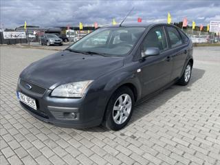 Ford Focus 1,6 i 16V 74kw Klima Tažné 2sady kol hatchback
