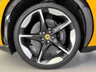 Ferrari Ostatní V12 CARBON, ALCANTARA, PANORAMA, LIFT, MASÁŽ,HUD SUV - Foto 8