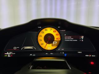 Ferrari Ostatní V12 CARBON, ALCANTARA, PANORAMA, LIFT, MASÁŽ,HUD SUV - Foto 17