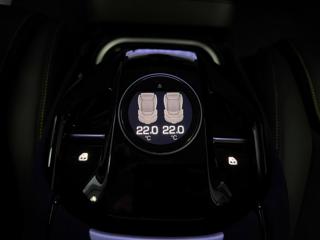 Ferrari Ostatní V12 CARBON, ALCANTARA, PANORAMA, LIFT, MASÁŽ,HUD SUV - Foto 26