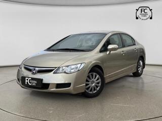 Honda Civic 8. gen 1.8 LS sedan