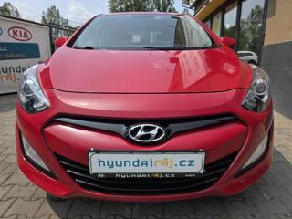 Hyundai i30 1.6-1.MAJITEL-NÍZKÉ KM hatchback