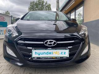 Hyundai i30 1.6-NÍZKÉ KM-FACELIFT hatchback