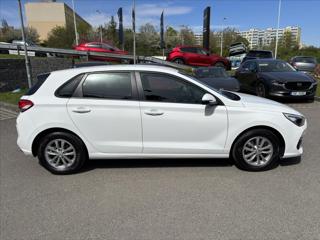 Hyundai i30 1,4 CVVT Comfort 1.ČR 2xALU hatchback - Foto 6