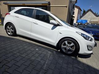 Hyundai i30 1.4-NÍZKÉ KM-KLIMA-ALU hatchback - Foto 6