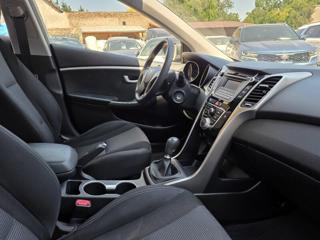 Hyundai i30 1.4-NÍZKÉ KM-KLIMA-ALU hatchback - Foto 9