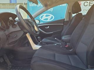 Hyundai i30 1.4-NÍZKÉ KM-KLIMA-ALU hatchback - Foto 8