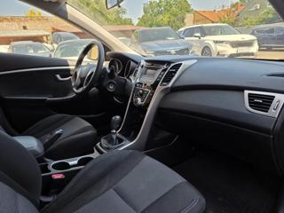 Hyundai i30 1.4-NÍZKÉ KM-KLIMA-ALU hatchback - Foto 7