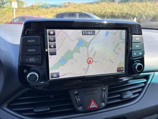 Hyundai i30 1,4 TGDi AT Style PLNÁ VÝBAVA hatchback - Foto 18