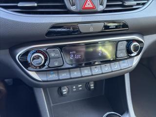 Hyundai i30 1,4 TGDi AT Style PLNÁ VÝBAVA hatchback - Foto 23