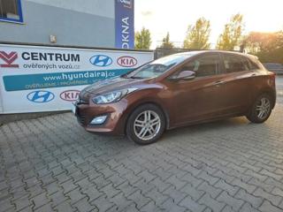 Hyundai i30 1.6-PĚKNÁ VÝBAVA-ODĚRKY hatchback