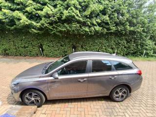 Hyundai i30 1.5-NÍZKÉ KM-V ZÁRUCE-1MAJITEL kombi