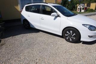 Hyundai i30 HYNNDAI  1,4  80 KW NOVE V ČR kombi