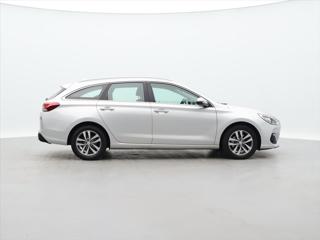 Hyundai i30 1,4 T-GDI 103kW DCT Navi LED kombi - Foto 8