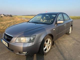 Hyundai Sonata 2,0 CRDI  103 KW 1.MAJITEL sedan