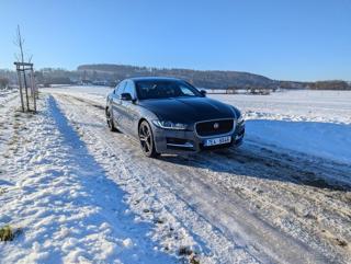 Jaguar XE 2,0   R-Sport 64tis.Km, Plná výbava sedan