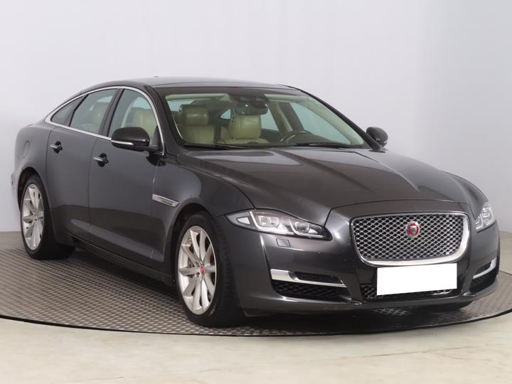 Jaguar XJ - ilustrační obrázek