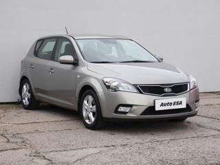 Kia Ceed 1.6 CVVT, ČR hatchback