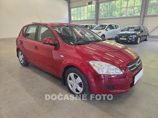 Kia Ceed 1.4i, Serv.kniha, ČR hatchback