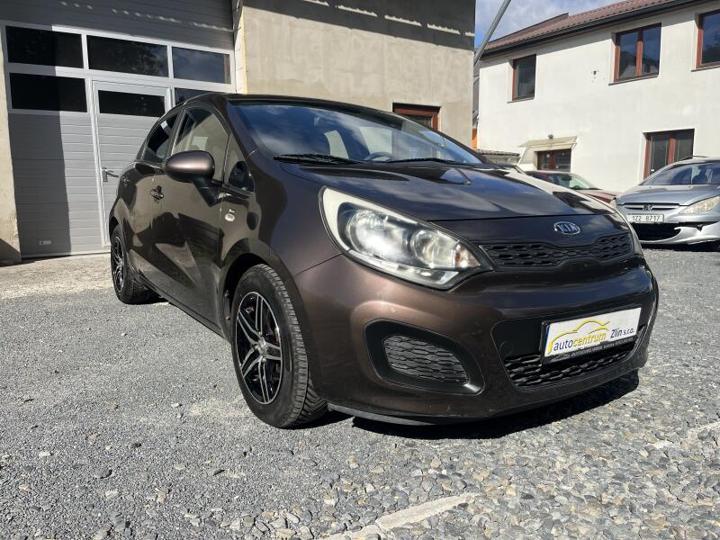 Vůz s VIN KNADM511AC6725399