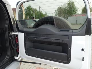 Land Rover Defender 2,0 D240 110 SE,el.tažné,DPH SUV - Foto 35