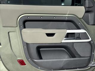 Land Rover Defender 3,0 90 SE D300 AT AWD ČR DPH SUV - Foto 28