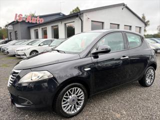 Lancia Y 1,2 hatchback