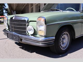 Mercedes-Benz 115 W115 230.4 manuál sedan - Foto 5