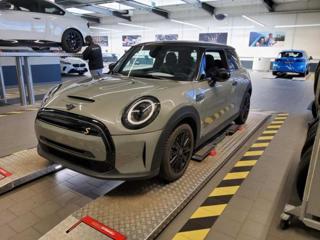 Mini Cooper SE hatchback