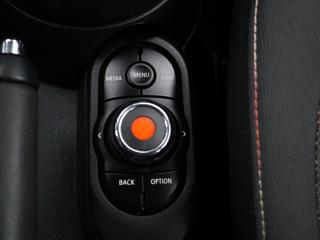 Mini Cooper 1,5 100kW LED CZ 1.Maj. DPH hatchback - Foto 23