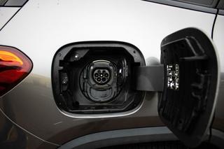 Mercedes-Benz GLA 2021, 1332 ccm, 160 kW, hybridní - benzin SUV - Foto 11