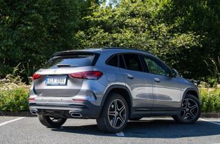 Mercedes-Benz GLA 2021, 1332 ccm, 160 kW, hybridní - benzin SUV - Foto 17