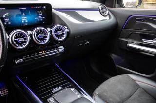 Mercedes-Benz GLA 2021, 1332 ccm, 160 kW, hybridní - benzin SUV - Foto 4