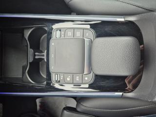 Mercedes-Benz GLB 200D 4MATIC, záruka 7/2027 nebo 2 SUV - Foto 36