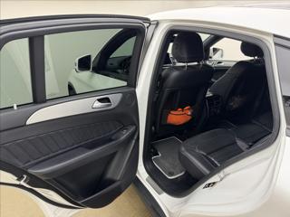 Mercedes-Benz GLE 3,0 AMG 4X4 LED DPH PANO TAŽNÉ SUV - Foto 37