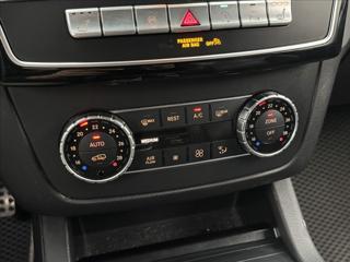 Mercedes-Benz GLE 3,0 AMG 4X4 LED DPH PANO TAŽNÉ SUV - Foto 26