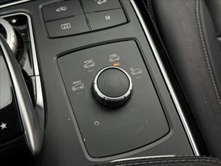 Mercedes-Benz GLE 3,0 AMG 4X4 LED DPH PANO TAŽNÉ SUV - Foto 29