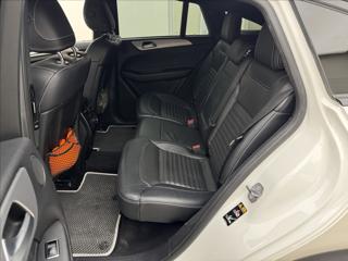 Mercedes-Benz GLE 3,0 AMG 4X4 LED DPH PANO TAŽNÉ SUV - Foto 38