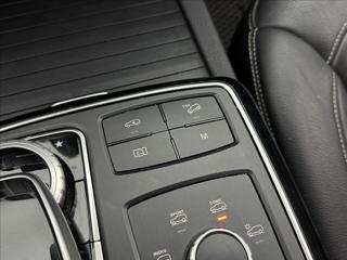 Mercedes-Benz GLE 3,0 AMG 4X4 LED DPH PANO TAŽNÉ SUV - Foto 28