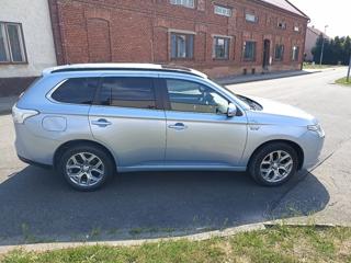 Mitsubishi Outlander 2,0 PHEV 4×4 – plug-in hybrid kombi - Foto 3