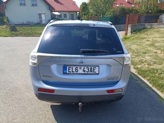 Mitsubishi Outlander 2,0 PHEV 4×4 – plug-in hybrid kombi - Foto 7