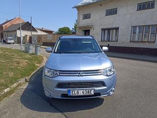 Mitsubishi Outlander 2,0 PHEV 4×4 – plug-in hybrid kombi - Foto 2