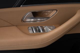 Mercedes-Benz Ostatní d 4MATIC E-active body control/AMG/Premium Plus SUV - Foto 19
