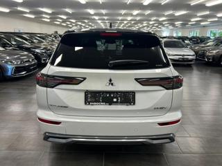 Mitsubishi Outlander 2.4 PHEV Instyle | 8 let | Nov SUV - Foto 6