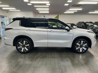Mitsubishi Outlander 2.4 PHEV Instyle | 8 let | Nov SUV - Foto 7