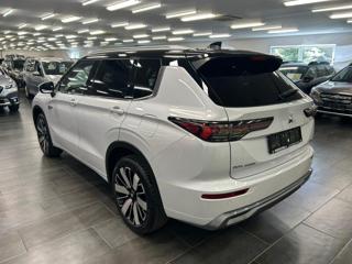 Mitsubishi Outlander 2.4 PHEV Instyle | 8 let | Nov SUV - Foto 5
