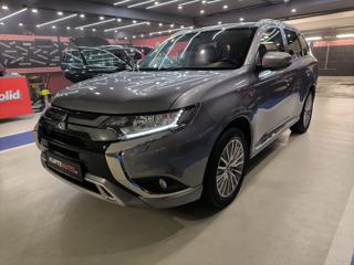Mitsubishi Outlander 2,4 PLUG-IN  2.4 PHEV Spirit 4WD terénní
