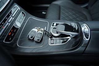 Mercedes-Benz Třídy E E 53 AMG 4Matic+/440PS kabriolet - Foto 50