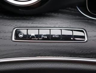 Mercedes-Benz Třídy E 3,0 53 320kW AMG 4Matic+ DPH kabriolet - Foto 23